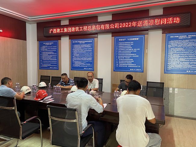 （修圖）座談會(huì)現(xiàn)場(chǎng)。容芝雅 攝.jpg