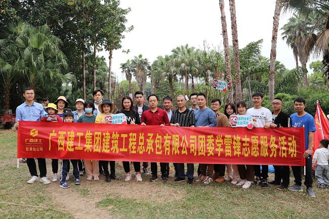 參加活動的職工合影。林成斌 攝（修圖）.jpg