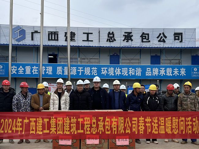 慰問活動合影。李偉燕 攝（修圖）.jpg